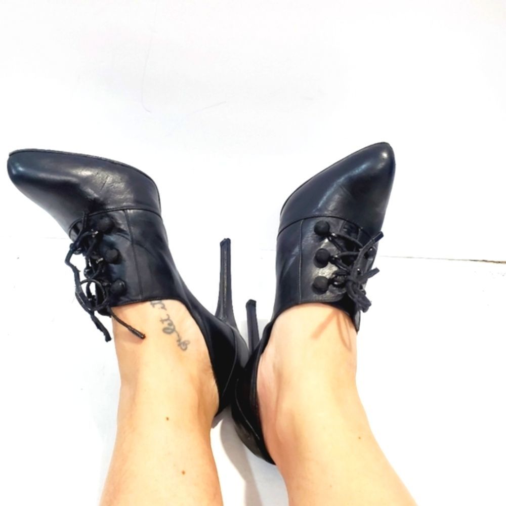 Le Silla $800 leather pointy lace up high Heel pumps black